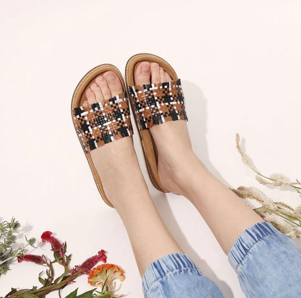Saint G Womens MELANIA Sandals EU 36 Size 6 Brown MULTI WOVEN FLAT Slide